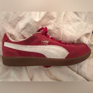 Kids red suede Puma size 1